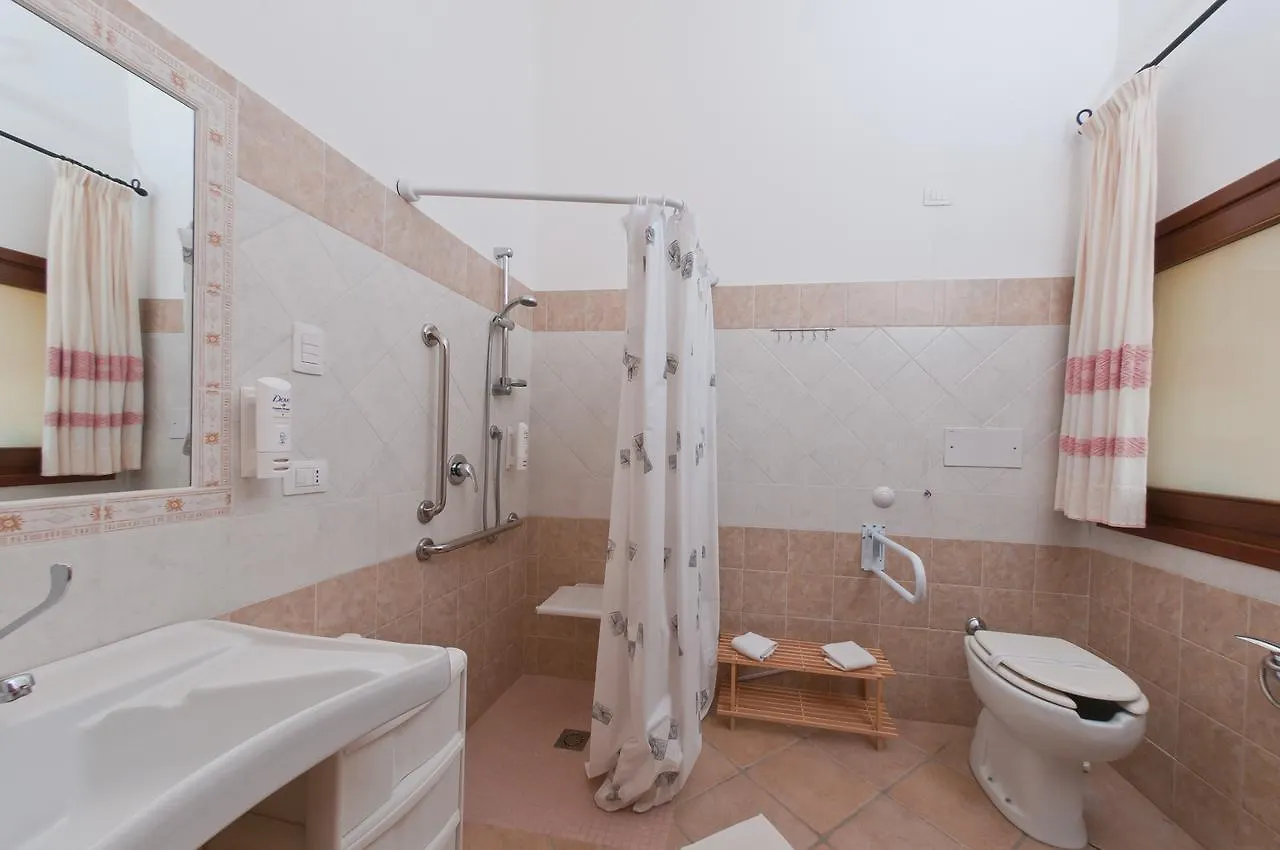 Hotel I Menhirs Annunziata 3*,